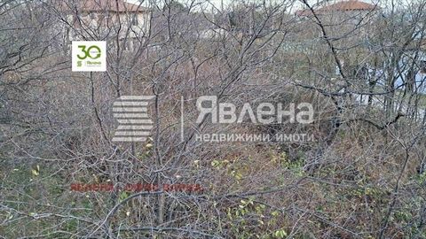 Yavlena - Varna sells exclusively a plot of land with a two-storey villa facing the main road in Borovets-north. There is a separate batch of electricity, and the water is at a real limit. The plot has a sea view. Possibility to build a shop with a c...