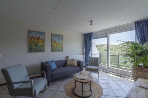 Witamy w Twoim kolorowym apartamencie wakacyjnym, idealnie położonym w odległości spaceru od pięknej plaży Callantsoog. Ten zachwycający azyl jest przeznaczony dla maksymalnie czterech gości, oferując przestronny i zachęcający układ, który zapewnia w...