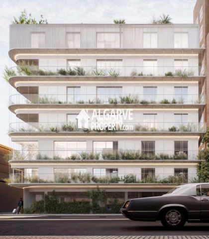 Descubra o seu novo refúgio urbano com um toque de elegância e sofisticação. Este magnífico apartamento T3, com três casas de banho, está a nascer numa zona privilegiada — a escassos minutos da praia e campos de golfe de excelência. Com uma área gene...