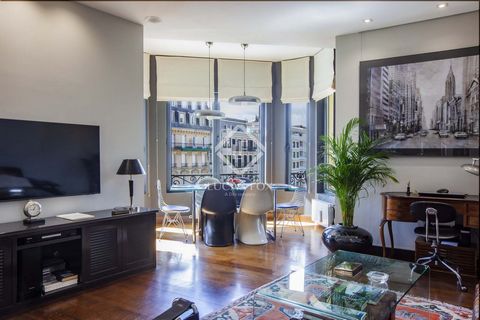 Lucas Fox presenta esta maravillosa vivienda que puede convertir en su hogar, en pleno centro histórico de San Sebastián. En una de las ubicaciones más deseadas de la ciudad, en la entrada del Boulevard, se encuentra esta magnífica propiedad de 135 m...