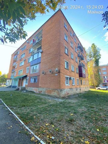 Продается 3-комн. квартира, площадью 97 м2. Жилая площадь 77.6 м2, кухня 9.7 кв. м, ремонта нет. Квартира располагается на 4 этаже 5-этажного кирпичного дома 1973 года постройки. Объект под обременением. Зарегистрированы и/или проживают третьи лица. ...