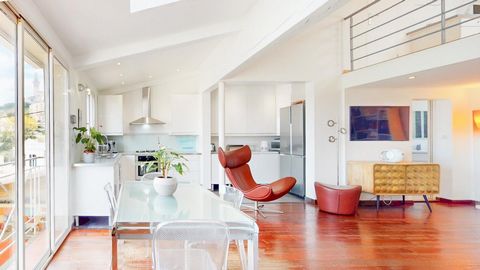 MAISON CONTEMPORAINE AVEC VUE MER ET PISCINE À BOMPART