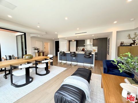 Located at 1017 N Croft Avenue, The Croft @ WeHo presents fresh, contemporary living central to the best of West Hollywood, offering a variety of floor plans ranging from spacious one-bedroom, one-bathroom residences to expansive three-bedroom, three...