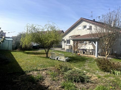 Maison 4 chambres sur 700 m² parcelle, double garage