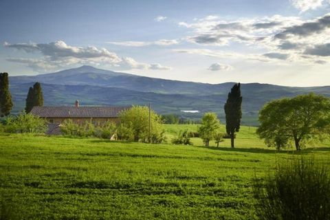 Questo accogliente appartamento vicino a Pienza, che accetta animali domestici, è perfetto per una piccola famiglia o un gruppo fino a 3 persone. Situato al piano terra, dispone di un'ampia cucina con TV, forno, congelatore e riscaldamento per un sog...