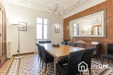 MYLIFE Real Estate presents this fantastic property for sale located in one of the best areas of the city, Dreta de l'Eixample. Property description The property is located on the second floor of a building in good condition with a lift and has a con...
