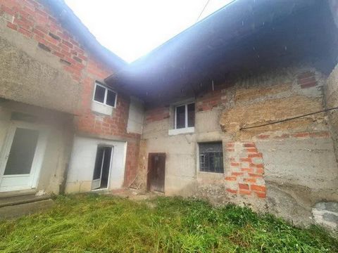 Ferme à restaurer, une ou deux habitations