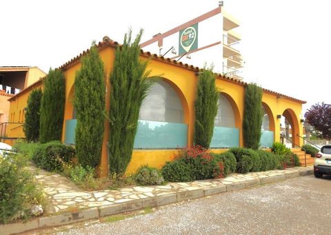 We transferred the TerrCato restaurant in Torroella de Montgrí. It is a restaurant in the best area of Torroella, with a large parking area and several rooms. The premises have a fully equipped kitchen, two dining rooms, one bar area and the other re...