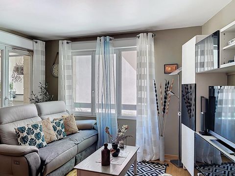 Appartement T2 en bon état avec loggia, 10mn RER