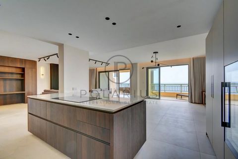 Denna exceptionella lägenhet ligger i ett högt läge i det prestigefyllda bostadsområdet Portomaso Marina och erbjuder fri panoramautsikt över småbåtshamnen och Medelhavet. Den lyxiga interiören på cirka 250 m² sträcker sig över ett rymligt, öppet utr...