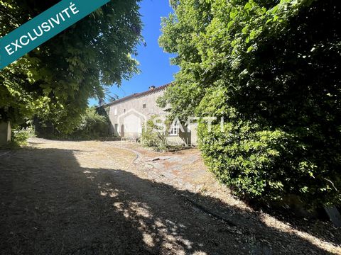 Propriété située à Cailhau comprenant deux maisons avec piscine et dépendances