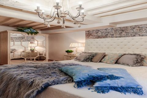 Tucked just off Via della Rosa, this romantic ground-floor hideaway offers a serene escape in the heart of historic Lucca. Blending timeless elegance with modern comforts, this beautifully restored apartment invites you to slow down and savor the cha...