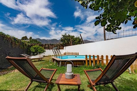 Relájese en esta encantadora casa vacacional situada en una urbanización privada en Los Llanos, cerca del pintoresco pueblo de Valsequillo. Ideal para estancias cortas o largas, la casa está equipada con un alto estándar para su comodidad y convenien...