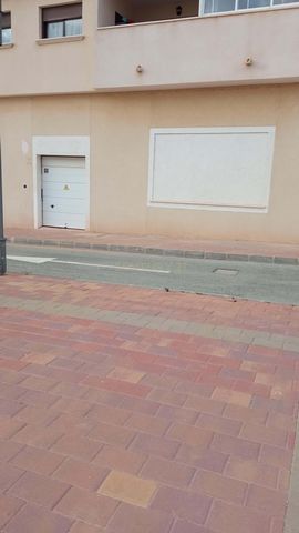 Local comercial a la venta en Sucina, destinado a cualquier tipo de negocio, cuenta con una superficie construida de 171 m2 y útiles de 158m2. Excelente ubicación, superficie que puede ser adecuada a cualquier tipo de negocio, acceso independiente ya...