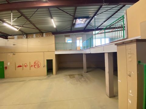 Local/bureau 480m2 environ à vendre centre PARAY LE MONIAL (71) possibilité de réaliser 4 lofts