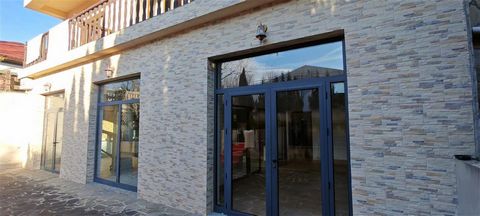 Uitmuntendheid door ervaring! ! Wij bieden exclusief een speciaal pand te koop aan, gelegen op 100 km van Boekarest, in CORNU DE JOS, op DN 1 met zeer snelle toegang, zonder het drukke verkeer van de Prahova-vallei, weg van lawaai en stof, en biedt e...