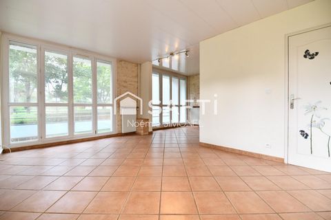 Grand appartement de quatre pièces! Ravalement récent!
