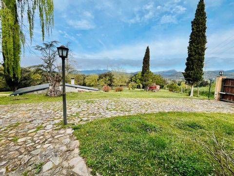 Finca with farmhouse, three independent houses and equestrian facilities for sale in Bescanó (Girona) Rustic property for sale in Bescanó, Girona, located in the middle of nature, in the Riera Blanca area, with excellent access from the N-141 and GI-...
