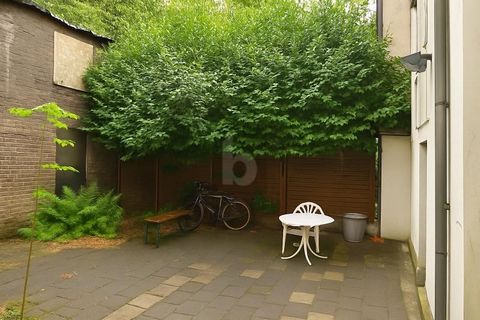 Cet immeuble est plus qu’un simple bien, c’est l’occasion d’allier confort de vie et force capitalistique. 13 chambres élégantes sur 308 m² de surface habitable offrent de l’espace pour les visions, tandis que la propriété de 235 m² offre une liberté...