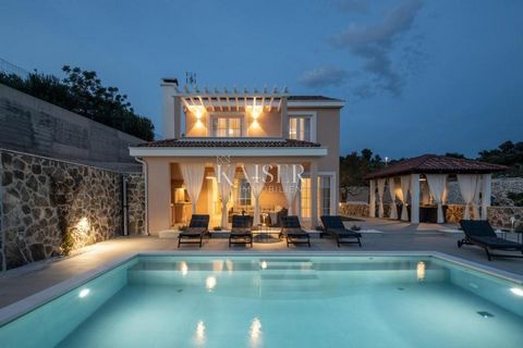 Rogoznica – Ražanj: authentic villa 230 m² with pool, sea view and luxurious interior Ražanj is a quiet, charming seaside village located in a bay south of Rogoznica, known for its crystal clear sea, natural beaches and spectacular sunsets. Thanks to...