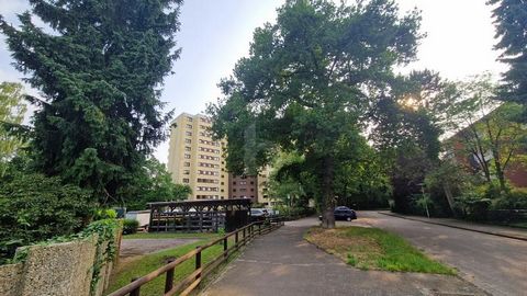 This approx. 90 m² 4-room apartment combines modern design with functional comfort. Two tastefully modernised bathrooms, a sunny balcony with a view of the countryside and barrier-free access via the lift make this property an ideal home for all thos...