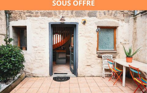 Je vous propose cette charmante maison de village de 104m², idéalement située au cœur de Soucieu-en-Jarrest.