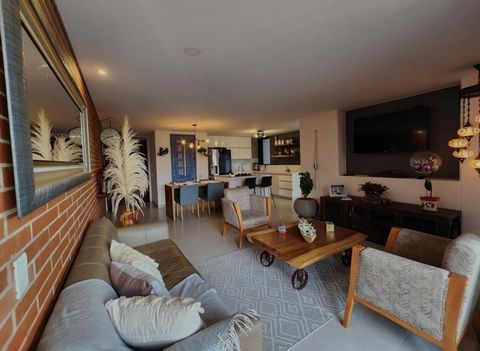 Apartment located on the top floor (12), with a total area of 106 m². It has 2 bedrooms (a third transformed into a studio), 2.5 bathrooms, open kitchen, 2 balconies and utility room next to the apartment. Includes 2 parallel parking spaces. Modern u...