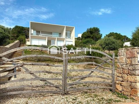 Discover this stunning detached house in Coves Noves! Located in an exclusive residential area just minutes from the beach, with easy access to transportation, this property combines elegance and comfort in an unbeatable setting. With a 305 m² built ...