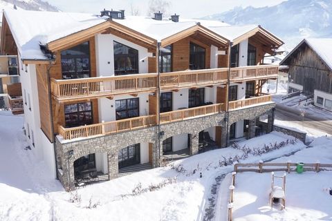 Ce complexe d'appartements moderne est situé en plein centre de Piesendorf, à un jet de pierre de Kaprun et Zell am See. Le complexe se compose de 3 bâtiments abritant divers types d'appartements. Votre appartement comprend un vaste séjour luxueux et...