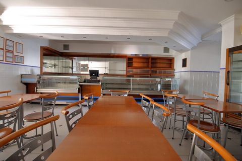 Located in Caldas da Rainha. Shop, for food and beverage trade or for other purposes; Has a guest toilet, staff bathroom, terrace and pantry area; Located on a busy street; (At the moment the property is leased ) Contact Idílio Correia: 915769433; id...
