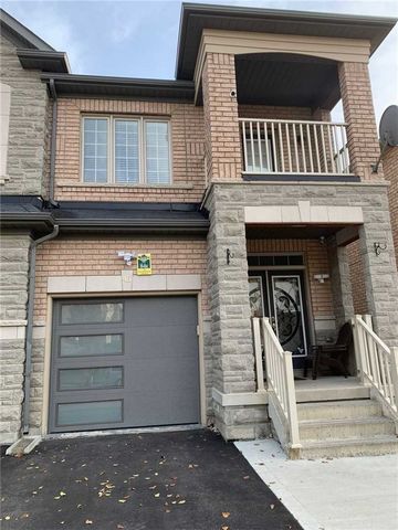 Absolutely Stunning Semi- Detached For (Lease Upper Only) ,Beautiful Stone Elevation With Balcony , Double Dr Entry,9Ft Ceiling On Main Flr, Separate Living ,Dining & Family Room,Large Kitchen With Dinette With Ceramic, Upgraded Modern Backsplash, Ma...