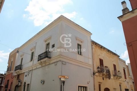 PARABITA - LECCE - SALENTO Right at the entrance to the historic center of Parabita, a few meters away from its Angevin Castle, ancient Palace dating back to the early 19th century to be renovated, spread on two levels and for a total of about 220 sm...