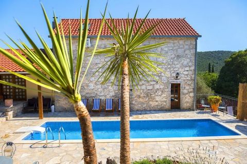 Location: Dubrovačko-neretvanska županija, Ploče, Baćina. PLOČE, BAĆINA - Beautiful antique This beautiful property has 3 bedrooms, 2 bathrooms, a swimming pool and a fireplace for the time you want to spend outside the house. The yard and the very l...