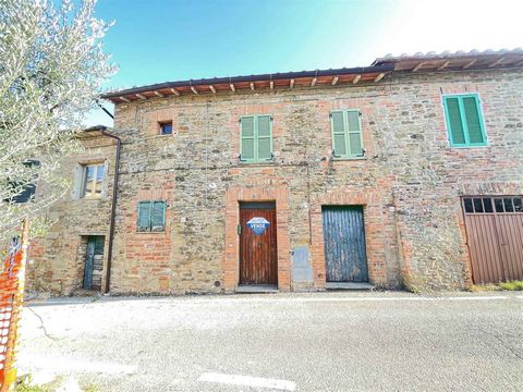 PANICALE (PG), Loc. Gioveto: Stone and brick ground-floor apartment of 150 sqm on three levels comprising: * Ground floor: n.5 rooms used as storage/warehouse and oven; * First floor: living room with fireplace, kitchen, two bedrooms, hallway and bat...