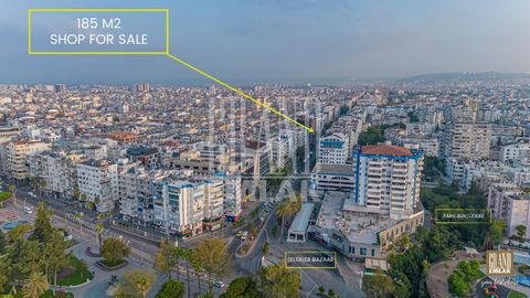 La calle Güllük es una de las calles más frecuentadas de Antalya Está justo al lado del mar Los mercados, la oficina de correos, la escuela primaria y el hospital están cerca o en la calle   CARACTERÍSTICAS DE LA PROPIEDAD 185 m2 2 plantas Planta baj...