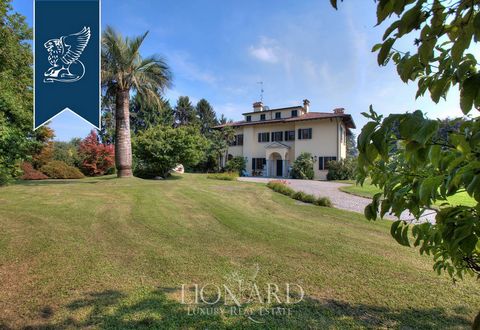 In the province of Como and very close to Lake Como, there is this historical villa surrounded by a big park for sale. This property, is very close to the lake and expands over 1,200 m² on multiple floors. There is the living area on the ground floor...