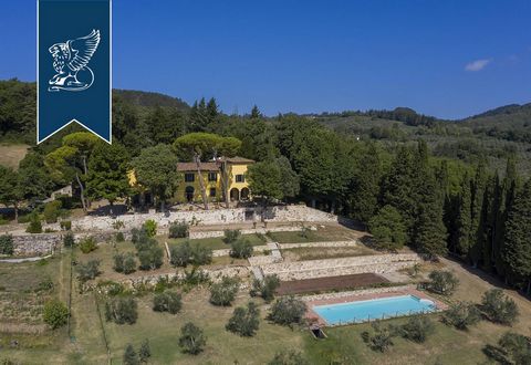 This former antique residence converted into a Country Estate in a prestigious architectural complex offers a superb view of the infinite Florentine Valley. The outdoor swimming pool offer a unique show. The lush park that surrounds the estate is awa...