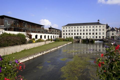 Your residence: On the edge of the Indre, opposite the Logis Royal, the Pierre & Vacances Le Moulin des Cordeliers residence is close to shops and is housed in the old mills of the 19th century. To familiarise yourself with the area, a welcome drink ...