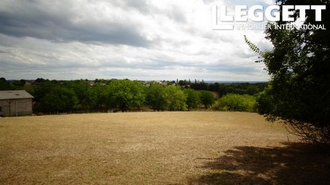 A15686 - A lovely south facing gently sloping plot of land 1,2 acres with countryside views. Situated at the end of a small road with no passing traffic, the land perimeters have been confirmed and registered with the land registry. There would be a ...