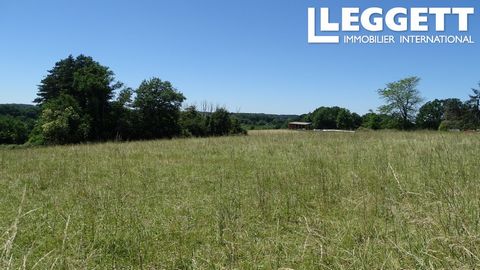 91673AM24 - Lovely plot on flat land with a gentle slope and some trees to one side, lovely views. Permission to build 4 houses, but of course you can build just one! Two minutes walk to the village with café/bar/restaurant. A few minutes drive to th...