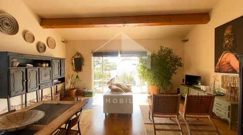 The real estate agency Era Côte bleue offers you the sale of this magnificent house of 223 m², composed of 2 apartments of Type 4, in a residential and very quiet area, 5 minutes from the sea. On the ground floor the apartment of 110m ² offers a spac...
