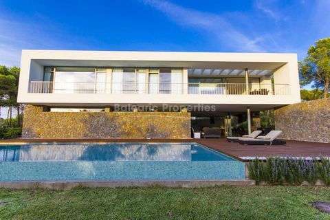 Modern villa with infinity pool, by the beach in Cala Gat near Cala Ratjada The wonderful villa is offered for sale in Cala Gat, a peaceful location just metres from the nearby beaches and walking distance to all amenities in Cala Ratjada. It as been...