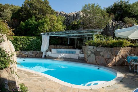 PORTO ROTONDO Sea View with Private Pool Charming Raised Ground Floor Villa with View of Porto Rotondo and Portisco Gulf - Close to Marinella Beaches and the Emerald Coast If you're in search of the perfect blend of comfort, beauty, and a prime locat...