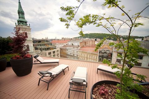 20 incredible top floor luxury residences in the heart of Budapest. Duplex and simplex units. All units individually crafted for perfection: superior quality interiors, handmade finishes. The last duplex apartment is still available. The developer’s ...