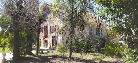 Jean-Guy Besnard is pleased to present you in EXCLUSIVITY This early 19th century MANOR HOUSE Built on the site of a medieval castle destroyed during the Revolution. Prestigious guests were able to enjoy its charm and the relaxing calm of the place. ...