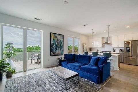 Experience luxury living with this impressive top-floor end unit in the heart of Midtown! Abundant light welcomes you through floor to ceiling windows that provide spectacular, unobstructed views of Midtown Atlanta. This unit has an expansive 450-foo...