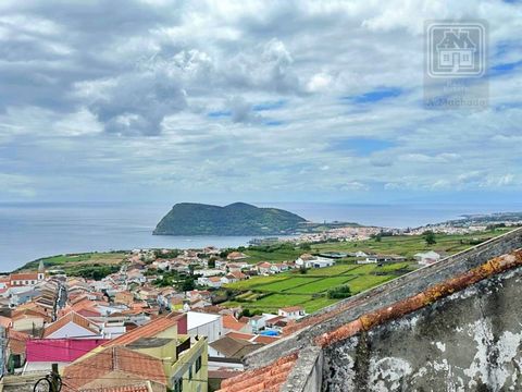 LARGE HOUSE of typology T4, consisting of 3 floors, with GARAGE, located in the parish of Ribeirinha, municipality of Angra do Heroísmo, Terceira Island, Azores. The villa is located near the top of the parish, benefiting from an excellent VIEW over ...