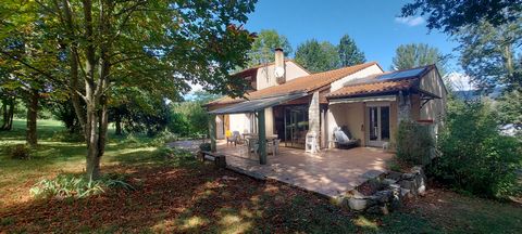 Foix Maison T7 de 175 m² avec jardin arboré de 2149 m²