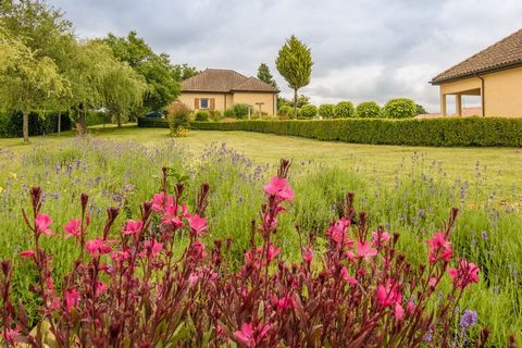 Modern holiday home in Aquitaine, France with 4 bedrooms which can accommodate up to 11 people. The cosy property near the river is ideal for groups. Swimming pool available. With a convenient location, general supplies, Tennis court and restaurants ...