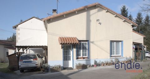 In a place near Roumazieres Loubert, real estate complex composed of a 60m² house with two bedrooms, a 140m² detached plot, a large barn with a garage part on a plot of 165m², a house to renovate on a plot of 197m² and a building plot of 350m² Contac...